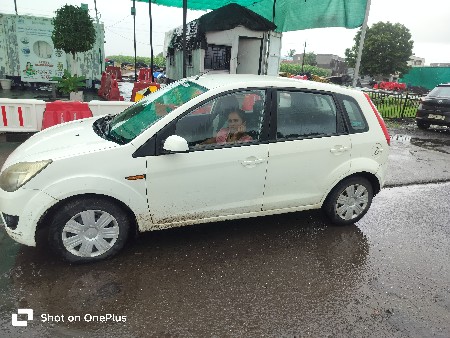 ફોર વ્હીલ-કાર વેચવાની છે