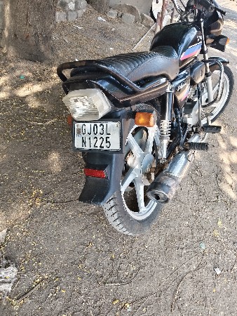 હીરો સ્પ્લેન્ડર પ્લસ વેચવાની છે