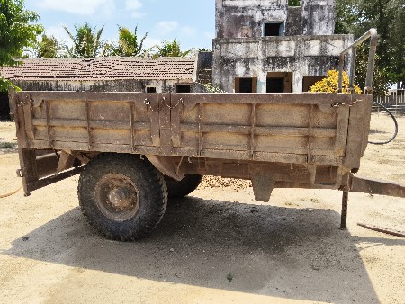 મોટા ટ્રેક્ટર ની ટ્રોલી વેચવાની છે