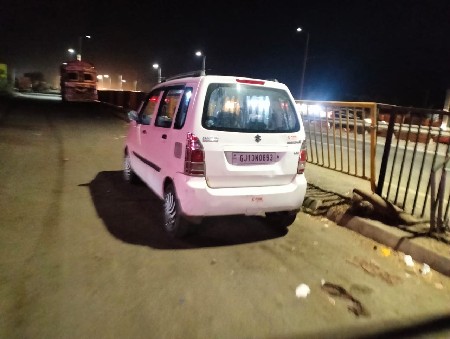 ફોરવીલ વેચવાની છે