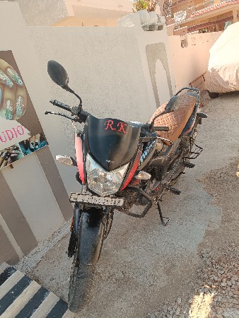 સારી કડીસન એકહથુ