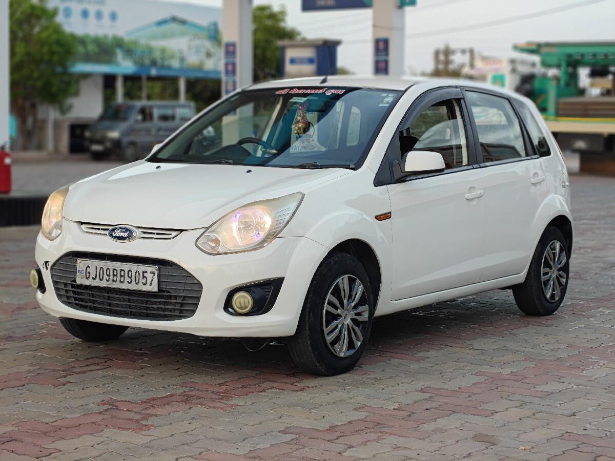 *(1)👤 owner Ford Figo titanium*