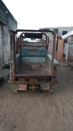 સકડો રીક્ષા વેચવાની છે