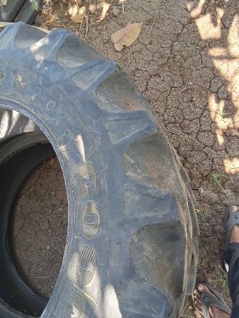 13.6.28 ના ટાયર છે