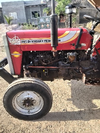 આ ટ્રેક્ટર વેચવાન
