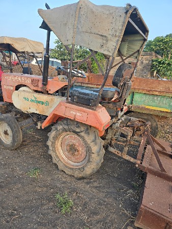 આ ટ્રેક્ટર વેચવાનું છે