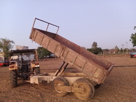 કિસાન કંપનીનું ફોરવીલ ટેલર વેચવાનું