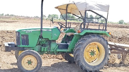 2 ટ્રેક્ટર વેચવાના છે.