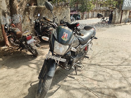 આ બાઈક વેચવા ની છે