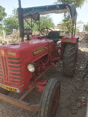 આ ટ્રેક્ટર વેચવાનું છે