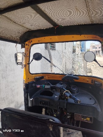 maxima bajaj Z