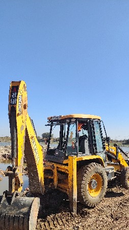 જેસીબી વેચવાનું છે