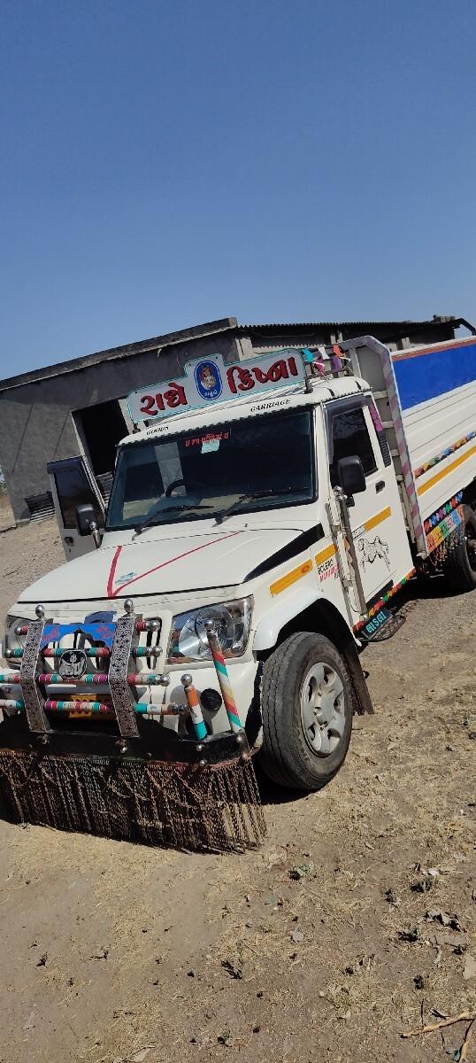 બોલેરો મેક્સીટ્રકપલ્સ 8ફૂટ