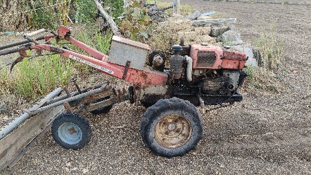 શિંગડા વાળું ટ્રેક્ટર