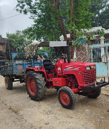 ટ્રેક્ટર વેચવાનું છે