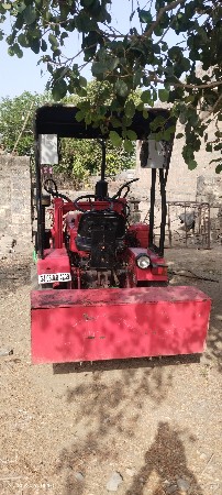 યુવરાજ મીની ટેક્ટર લોડર
