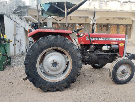 ટ્રેક્ટર વેચવાનું છે