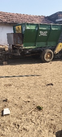 ખાતર ઉડાડવાનું મશીન