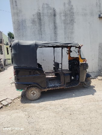 maxima bajaj Z (modal)