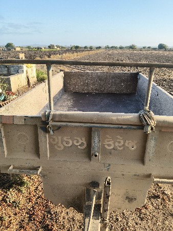ટેલર વેચવાનું છે