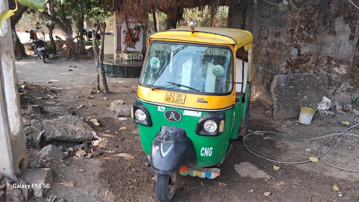 રીક્ષા વેચવાની છે