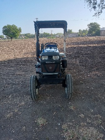 મીની ટ્રેક્ટર વેચવાનું છે.