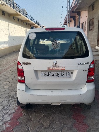 ફોરવીલ વેચવાની છે
