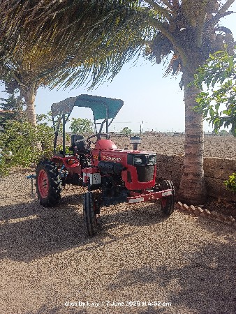 Mahindra yuvraj 215