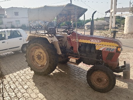 ટ્રેક્ટર વેચવાનું છે