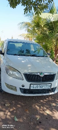 ફોરાવ્હીલ વેચવાની છે