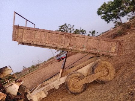 કિશાન કંપનીનું ફોરવીલ ટેલર વેચવાનું