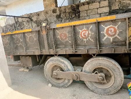 મોટા ટ્રેક્ટર નો સેટ વેચવાનો છે