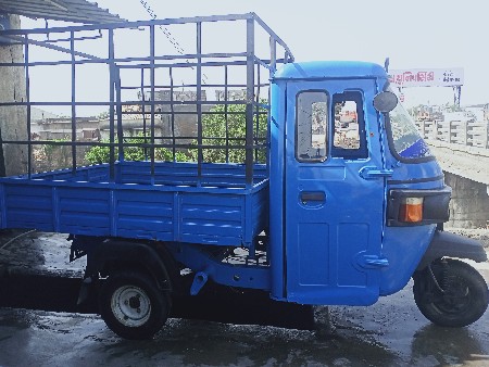 Bajaj maxima 2011 modal
