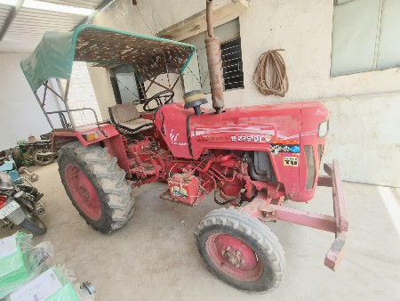 મહિન્દ્રા  ટ્રેક્ટર વેચવાનુંછે