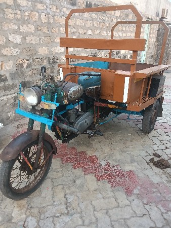 રીક્ષા વેચવાની છે 7.5 ની છે