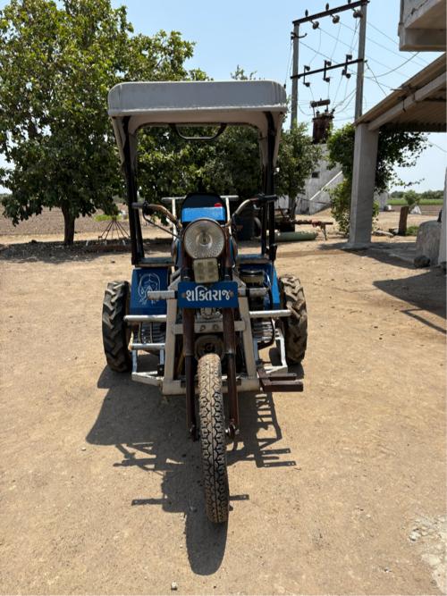 સનેડો ટ્રેક્ટર વેચવાનું છે.