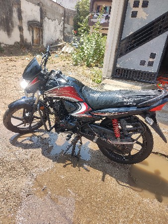 હોન્ડા ડ્રીમ યુગા વેચવાની છે.