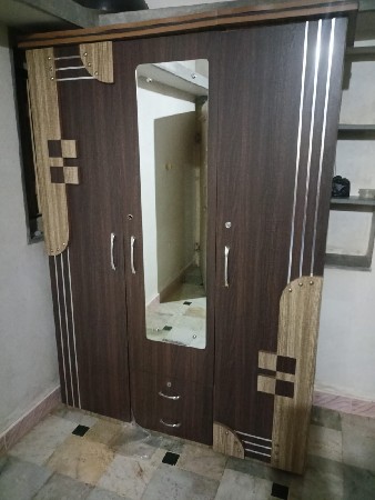 લાકડા નો કબાટ વહેંચવા નો છે