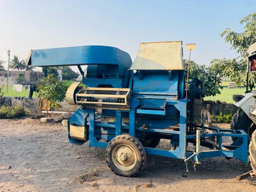 Bajaj threshar