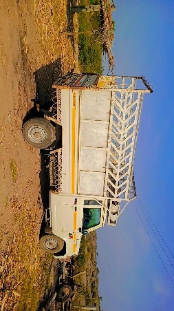 બોલેરો મેક્સ પીકઅપ વેચવાનો છે