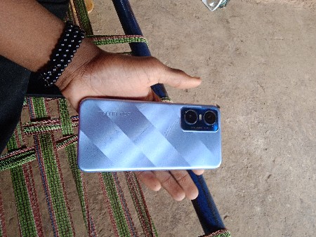 આ મોબાઈલ વેચવા નો છે