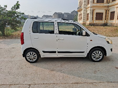 ફોર વ્હીલ-કાર વેચવાની છે