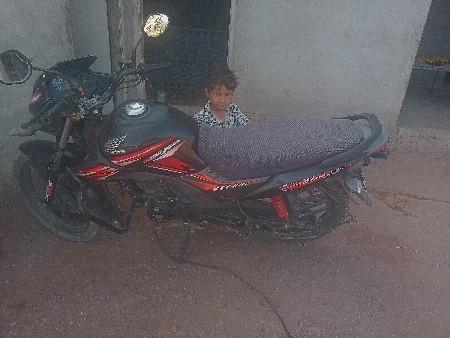 sp 125  કિંમત:૫૩૦૦૦ ઉંમર:૨૦૧૮/૭