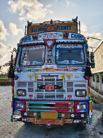 TATA 2518 truck
