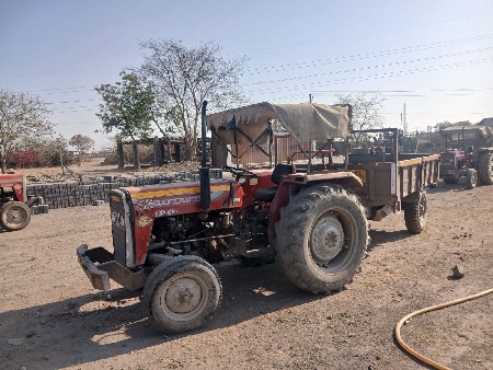 ટ્રેક્ટર 241 બે ટ્રેક્ટર છે