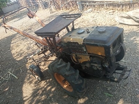 ટ્રેક્ટર વેચવાનું છે