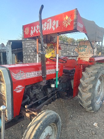 ટ્રેક્ટર વેચવા નું છે