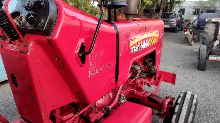 tractor Mahindra 475