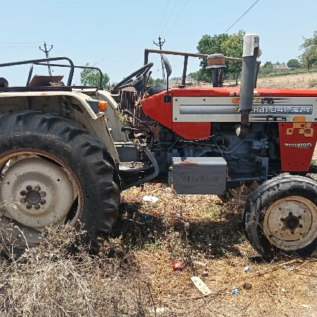 ટૢકટર વેચવાનું છે