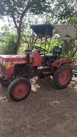 યુવરાજ બારનું મોડલ ટેકટર